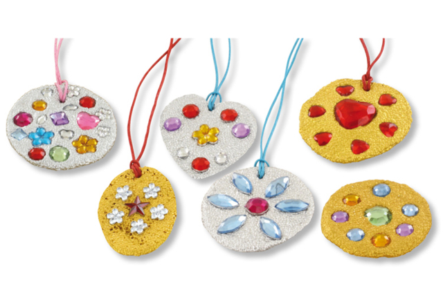 Modeling Medallions Kit - 12 Pieces - 2 - Jewelry and Keychains to Make - 10doigts.com - Bijoux et porte-clés à fabriquer pour la fête des Mères - 10doigts.fr