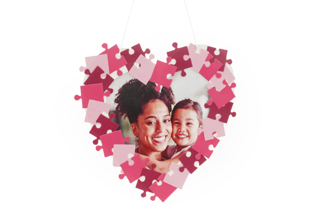 Heart Puzzle Frame Kit - 4 Frames - 3 - Creative Kits for Mother's Day - 10doigts.com - Kits créatifs Fête des Mères : des coffrets tout-en-un pour fabriquer vos cadeaux pour maman - 10doigts.fr