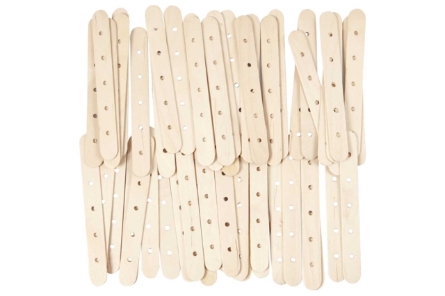 Wooden Sticks with Holes - 3 - Wooden Accessories - 10doigts.com - Accessoires en bois - 10doigts.fr