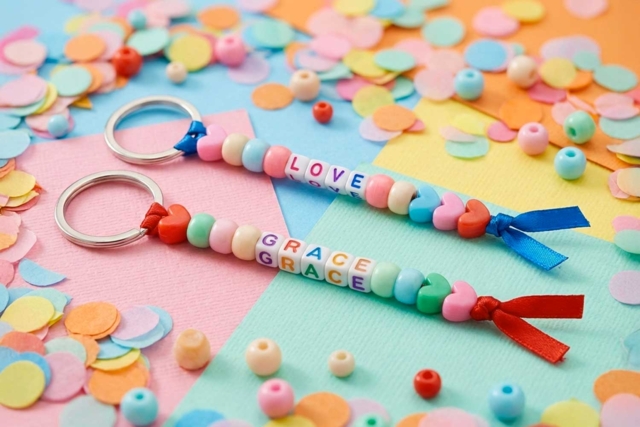Multicolored Alphabet Cube Beads - 280 Beads - 3 - Message Jewelry - 10doigts.com - Bijoux messages - 10doigts.fr