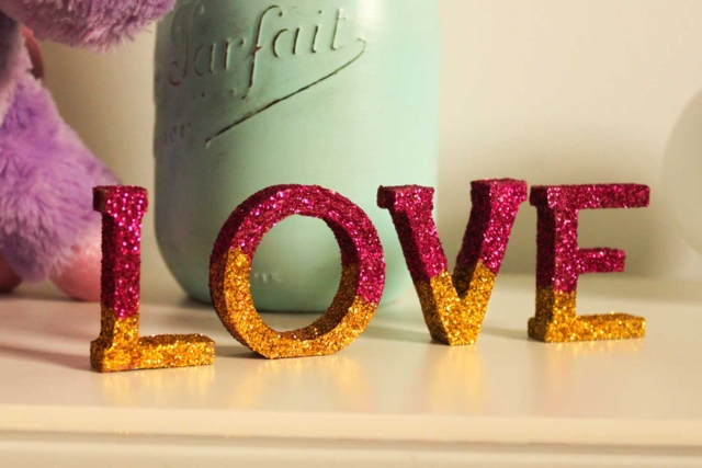 Wooden Letters and Numbers - 5 cm - 2 - Raw Wood Decor - 10doigts.com - Décorations en bois brut : tranches et bois naturel déco - 10doigts.fr