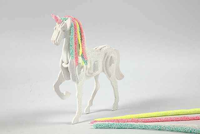 unicórnio de madera y plastilina - Maquettes en bois - 10doigts.fr