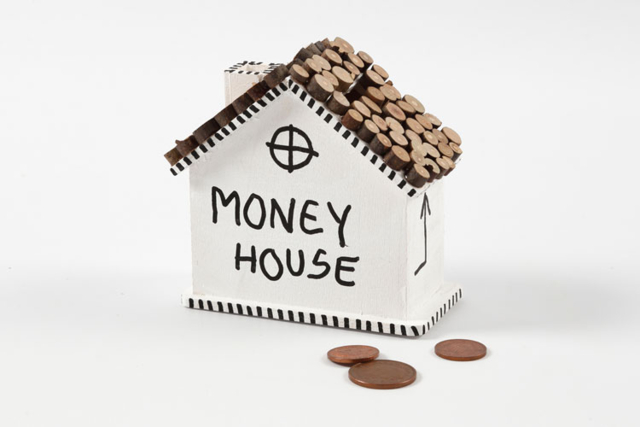Wooden House Piggy Bank - 4 - Wooden Objects for the Home - 10doigts.com - Objets en bois à décorer pour la maison - 10doigts.fr
