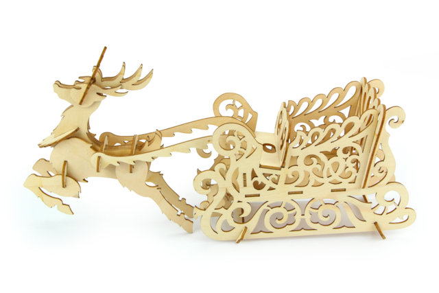 Wooden Sleigh and Reindeer Model Kit - 2 - Christmas Wooden Objects - 10doigts.com - Décorations de Noël en bois - 10doigts.fr