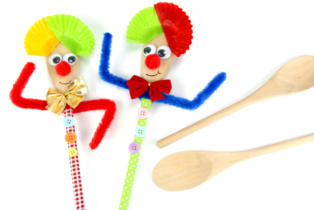 Brightly Colored Pom Poms in Assorted Sizes - 12 - Craft Pom Poms - 10doigts.com - Pompons pour bricolage créatif - 10doigts.fr