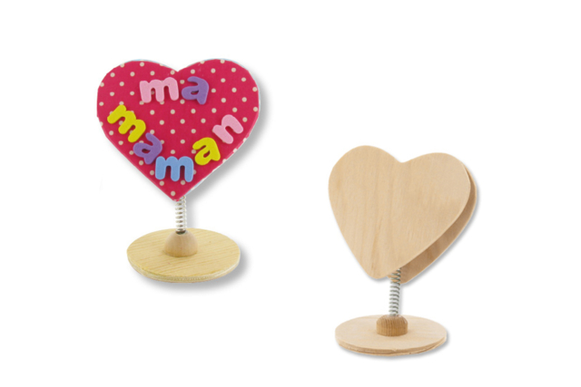 Wooden Heart Memo Clip - 3 - Decorative Photo Frames - 10doigts.com - Cadres et clips photos : des supports uniques pour afficher vos souvenirs - 10doigts.fr