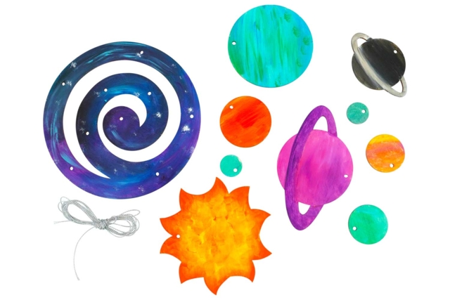 Wooden Solar System Mobile - 4 - Wooden Decorative Suspensions - 10doigts.com - Mobile en bois à fabriquer et carillons - 10doigts.fr