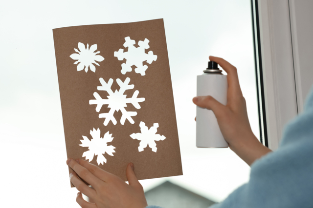 Snow Spray 150 ml - 4 - Christmas Window Decorations - 10doigts.com - Décors de fenêtres de Noël - 10doigts.fr