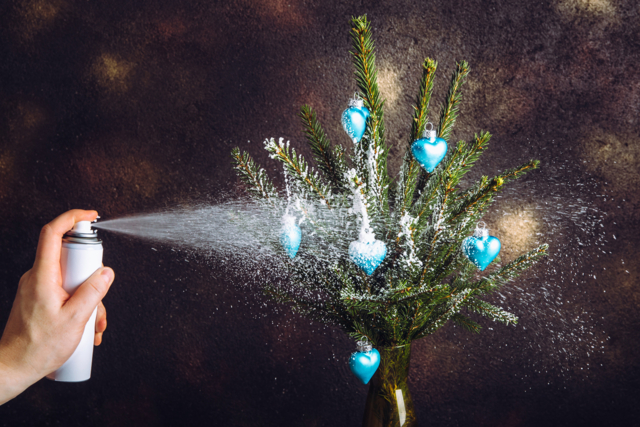 Snow Spray 150 ml - 2 - Christmas Window Decorations - 10doigts.com - Décors de fenêtres de Noël - 10doigts.fr