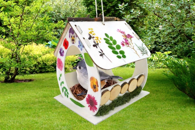Wooden House Birdhouse - 2 - Wooden Birdhouses and Feeders - 10doigts.com - Nichoirs, mangeoires et refuges en bois à décorer - 10doigts.fr