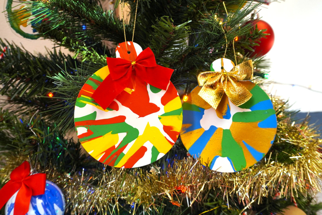 White Cardboard Christmas Ornaments - 6 Pieces - 4 - DIY Christmas Ornaments - 10doigts.com - Boules de Noël DIY - 10doigts.fr