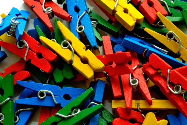 Assorted Colored Clothespins - 50 Pieces - 2 - Wooden Clothespins - 10doigts.com - Pinces à linge en bois - 10doigts.fr