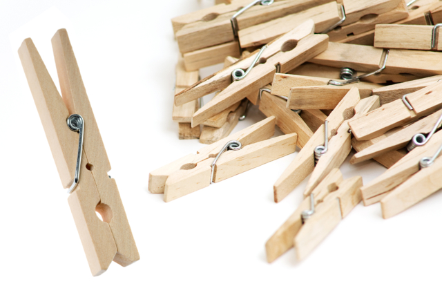 Wooden Clothespins - 1 - Wooden Clothespins - 10doigts.com - Pinces à linge en bois - 10doigts.fr