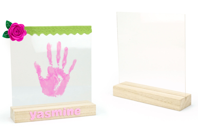 Acrylic Plaque Handprint Frame + Base - 15 cm - 1 - Wooden Photo Frames - 10doigts.com - Cadres photo en bois à décorer - 10doigts.fr