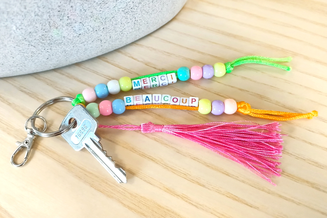 Multicolored Alphabet Cube Beads - 280 Beads - 4 - Message Jewelry - 10doigts.com - Bijoux messages - 10doigts.fr