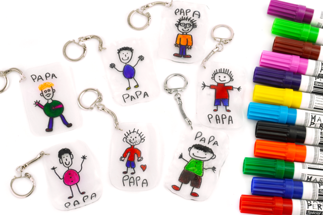 Llavero plástico mágico - Dibujo de papá - Feuilles de plastique fou : le support magique pour vos activités - 10doigts.fr