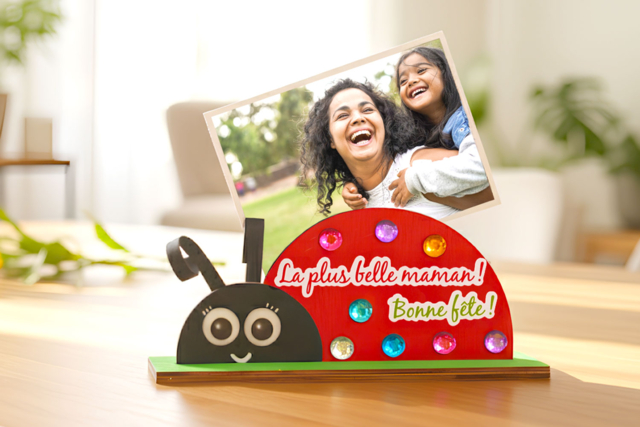 Wood Ladybug Photo Holder - 2 - Wooden Photo Frames - 10doigts.com - Cadres photo en bois à décorer - 10doigts.fr