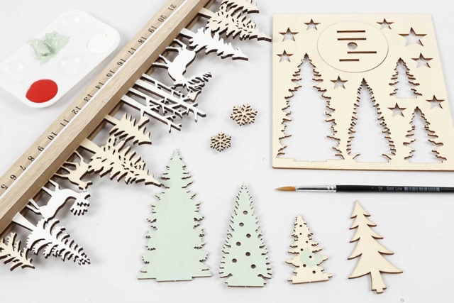 Wooden Forest Scene - Pine Trees to Assemble - 3 - Raw Wood Decor - 10doigts.com - Décorations en bois brut : tranches et bois naturel déco - 10doigts.fr