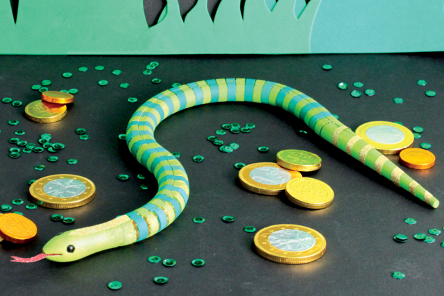 Natural Wooden Snake - 2 - Wooden Animals - 10doigts.com - Animaux en bois à décorer - 10doigts.fr