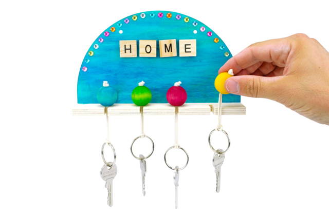 Round Wall Holder + 4 Keychains - 3 - Wooden Objects for the Home - 10doigts.com - Objets en bois à décorer pour la maison - 10doigts.fr