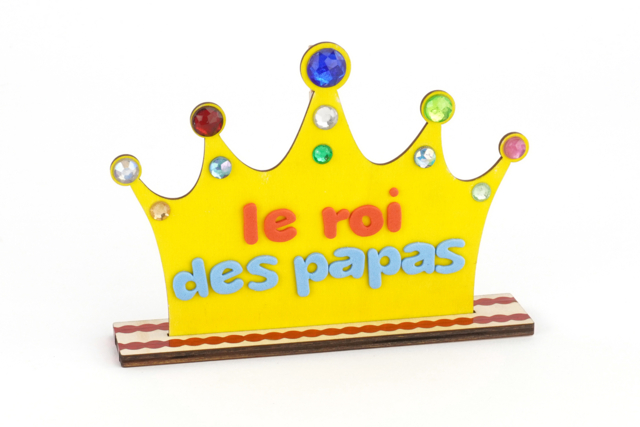 Wooden Crown Photo Holder - 4 - Wooden Shapes - 10doigts.com - Cadeaux pour le bureau de papa : personnalisez son espace de travail - 10doigts.fr