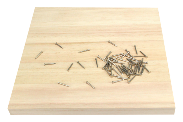 wooden string art craft item with nails - String Art pour enfants : l'art de créer avec des fils - 10doigts.fr