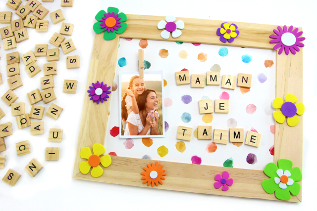 Scrabble board for Mother's Day/Grandmothers' Day - Cadres photo en bois à décorer - 10doigts.fr