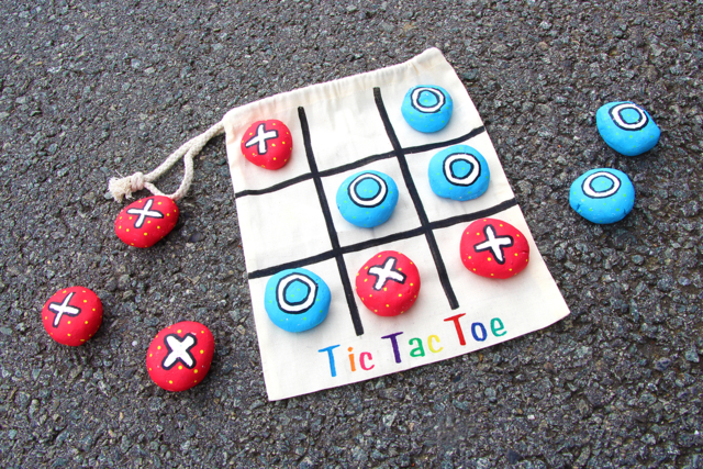 TIC TAC TOE - Travel Game - Pochoirs alphabets et chiffres pour personnaliser vos projets créatifs - 10doigts.fr