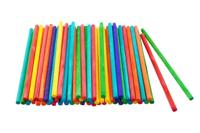 Assorted Colored Wood Sticks - 60 Pieces - 1 - Wooden Sticks and Rods - 10doigts.com - Bâtonnets et tiges en bois - 10doigts.fr