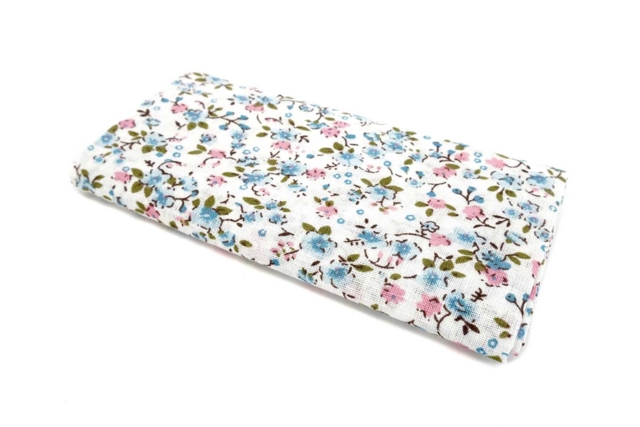 Printed Fabric Coupon Small Flowers - 43 x 53 cm - 1 - Fabric Coupons - 10doigts.com - Coupons de tissus - 10doigts.fr