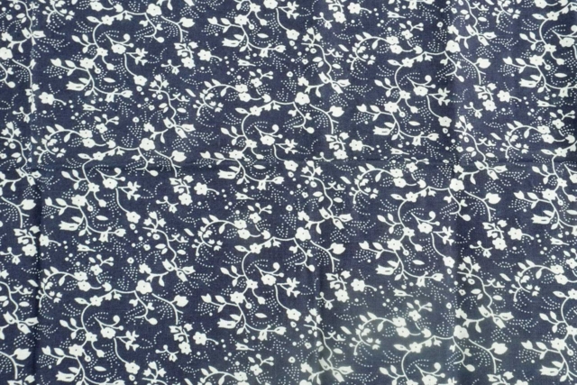 Blue Printed Fabric Coupon with White Flowers - 43 x 53 cm - 2 - Fabric Coupons - 10doigts.com - Coupons de tissus - 10doigts.fr