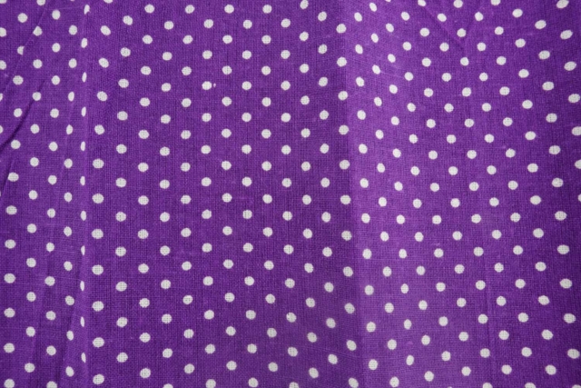 Purple Fabric Remnant, White Dots - 43 x 53 cm - 2 - Fabric Coupons - 10doigts.com - Coupons de tissus - 10doigts.fr