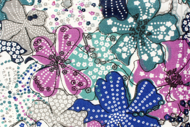 Printed Fabric Coupon with Large Flowers in Blue Tones - 43 x 53 cm - 2 - Fabric Coupons - 10doigts.com - Coupons de tissus - 10doigts.fr